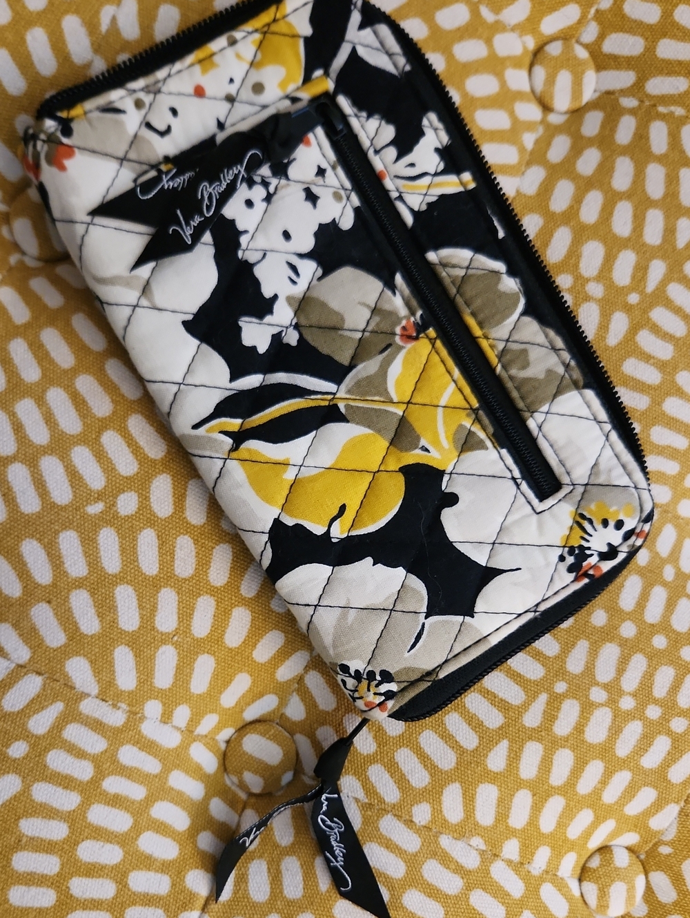 Vera Bradley Quilted Floral Zip Wallet. NWOT.
